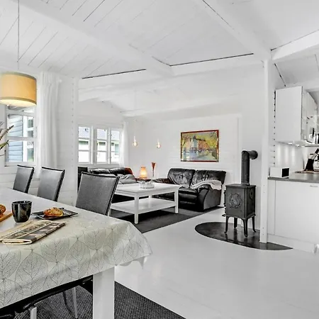 Stunning In With 3 Bedrooms And Wifi 펜션